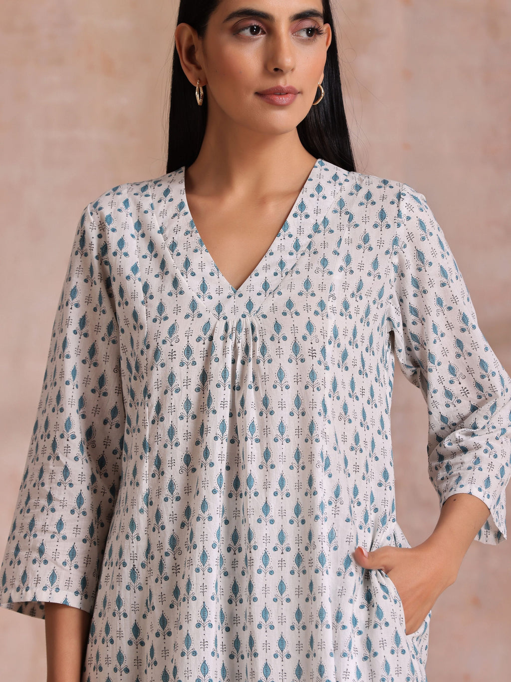 trueBrowns White With Teal Buta Block Print Cotton Front Neck Gathered Kurta Pant Set