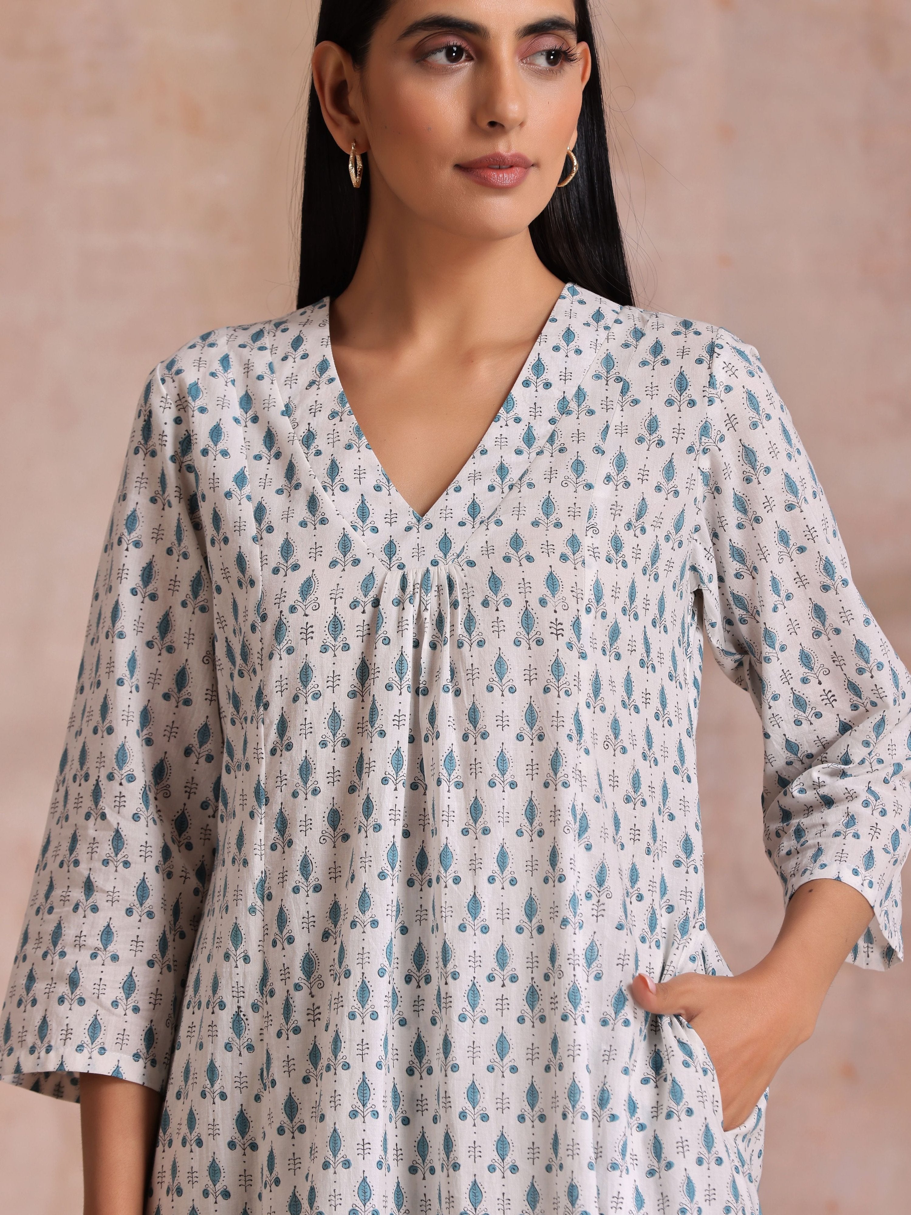 trueBrowns White With Teal Buta Block Print Cotton Front Neck Gathered Kurta Pant Set