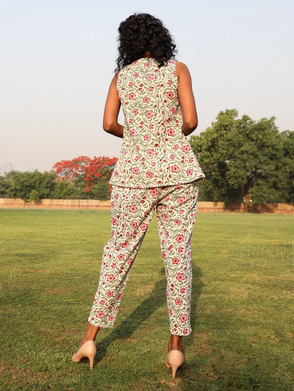 trueBrowns White Cotton Block Print Sleeveless Co-Ord set