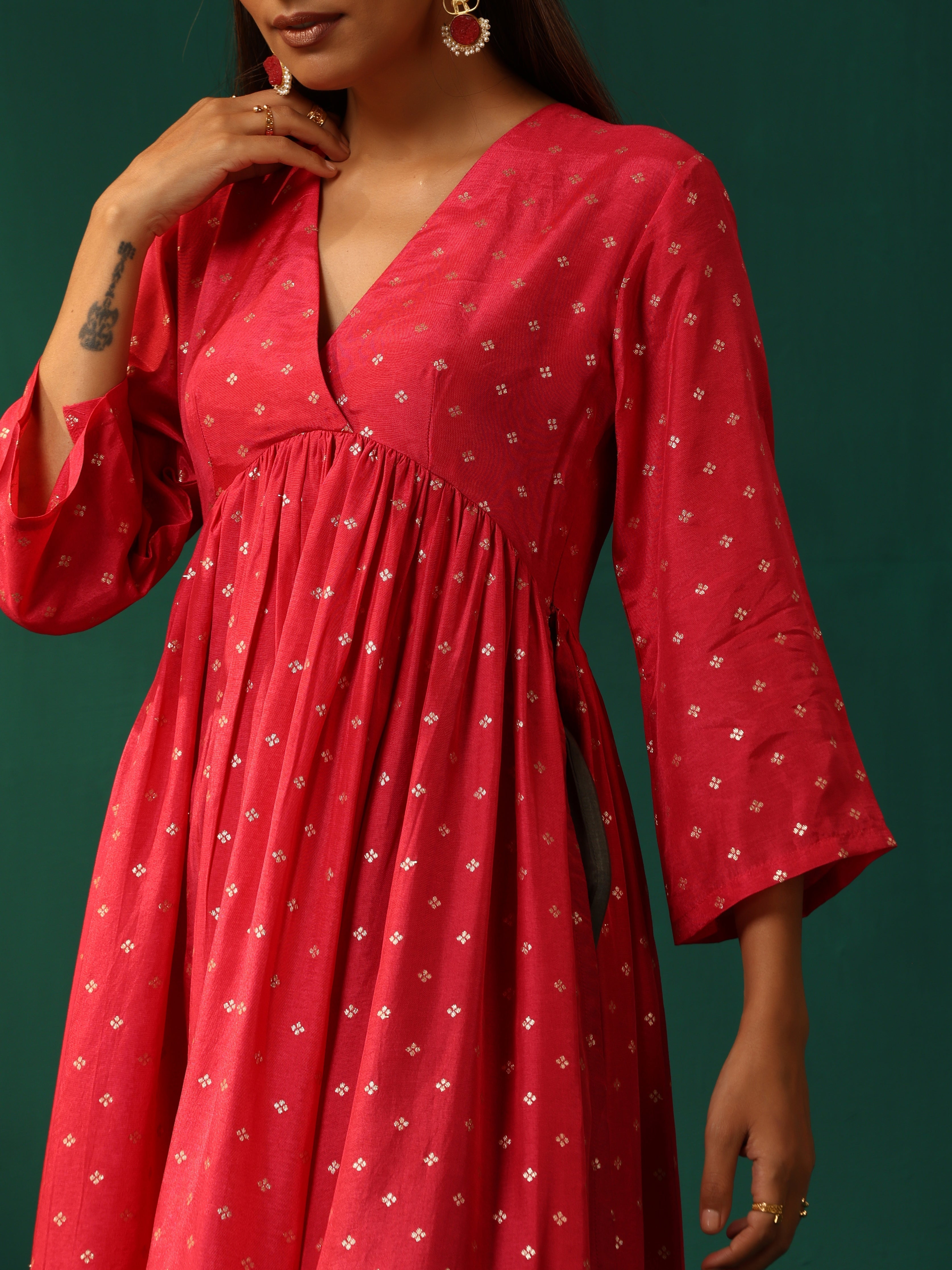 trueBrowns Pink Square Viscose Silk V-Neck Waist Gathered Kurta Pant Set