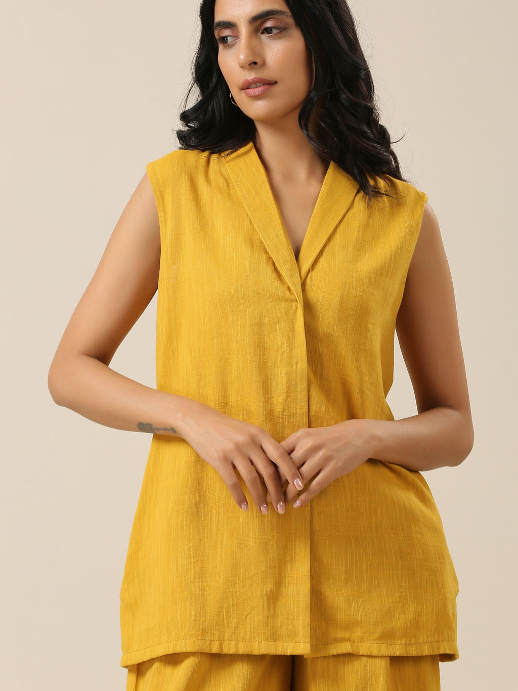 trueBrowns Mustard Yellow Slub Texture Sleevesless Jacket Pant Set