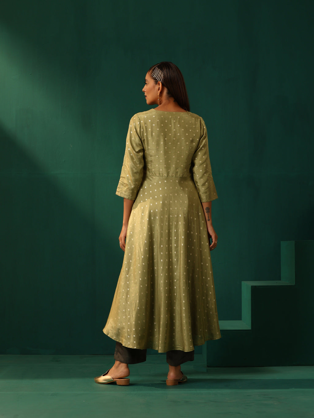 trueBrowns Green Square Viscose Silk Flared Kurta Pant Set