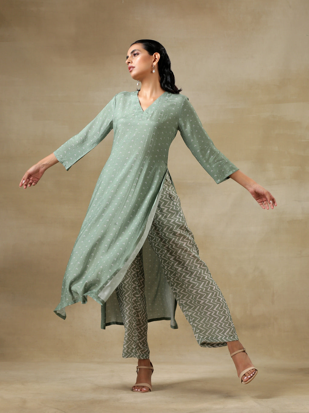 trueBrowns Light Green Bandhani Printed Silk High Slit Kurta Pant Set