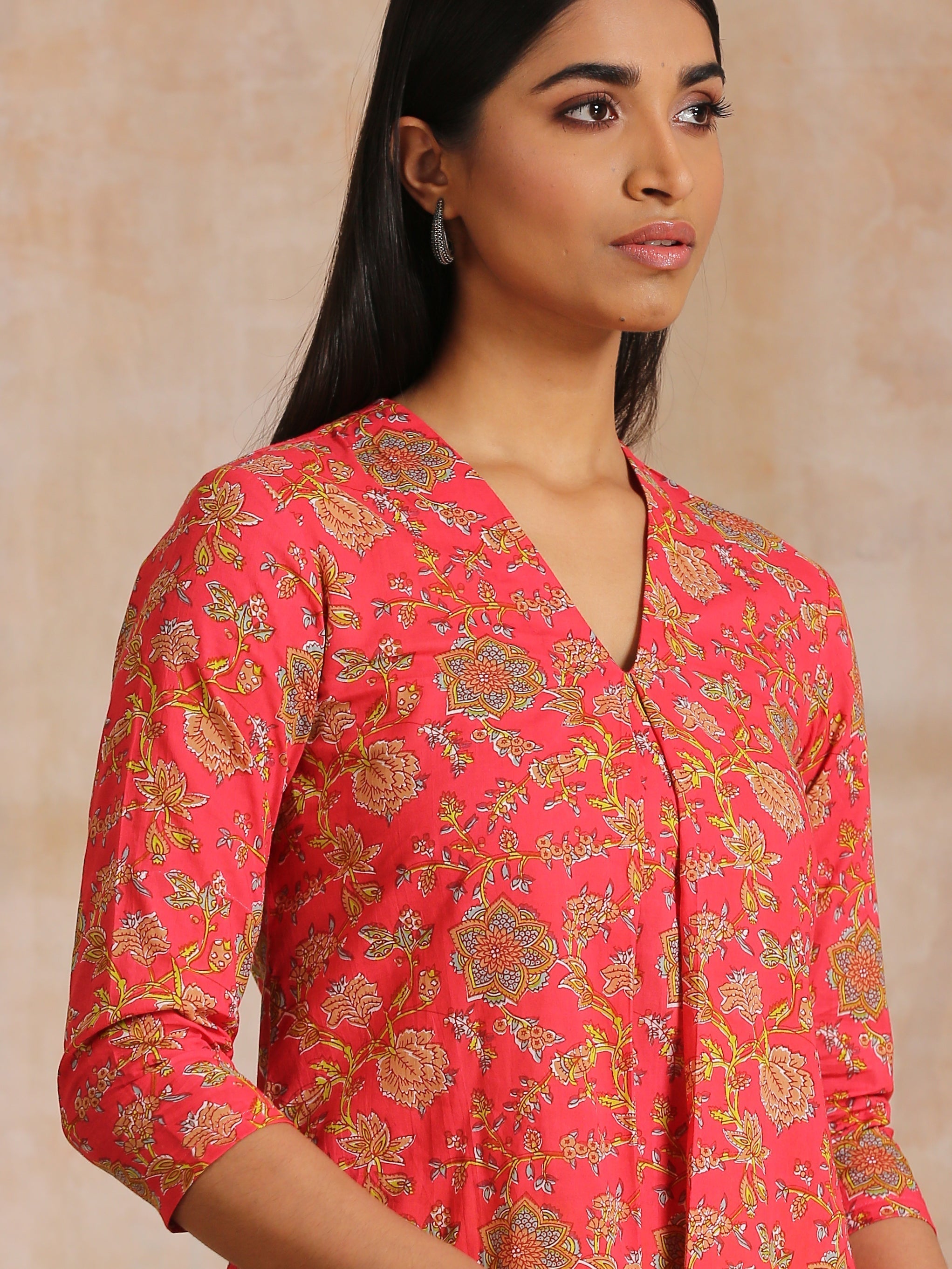trueBrowns Flamingo Pink Overall Floral Block Print Cotton Slit Kurta Pant Set