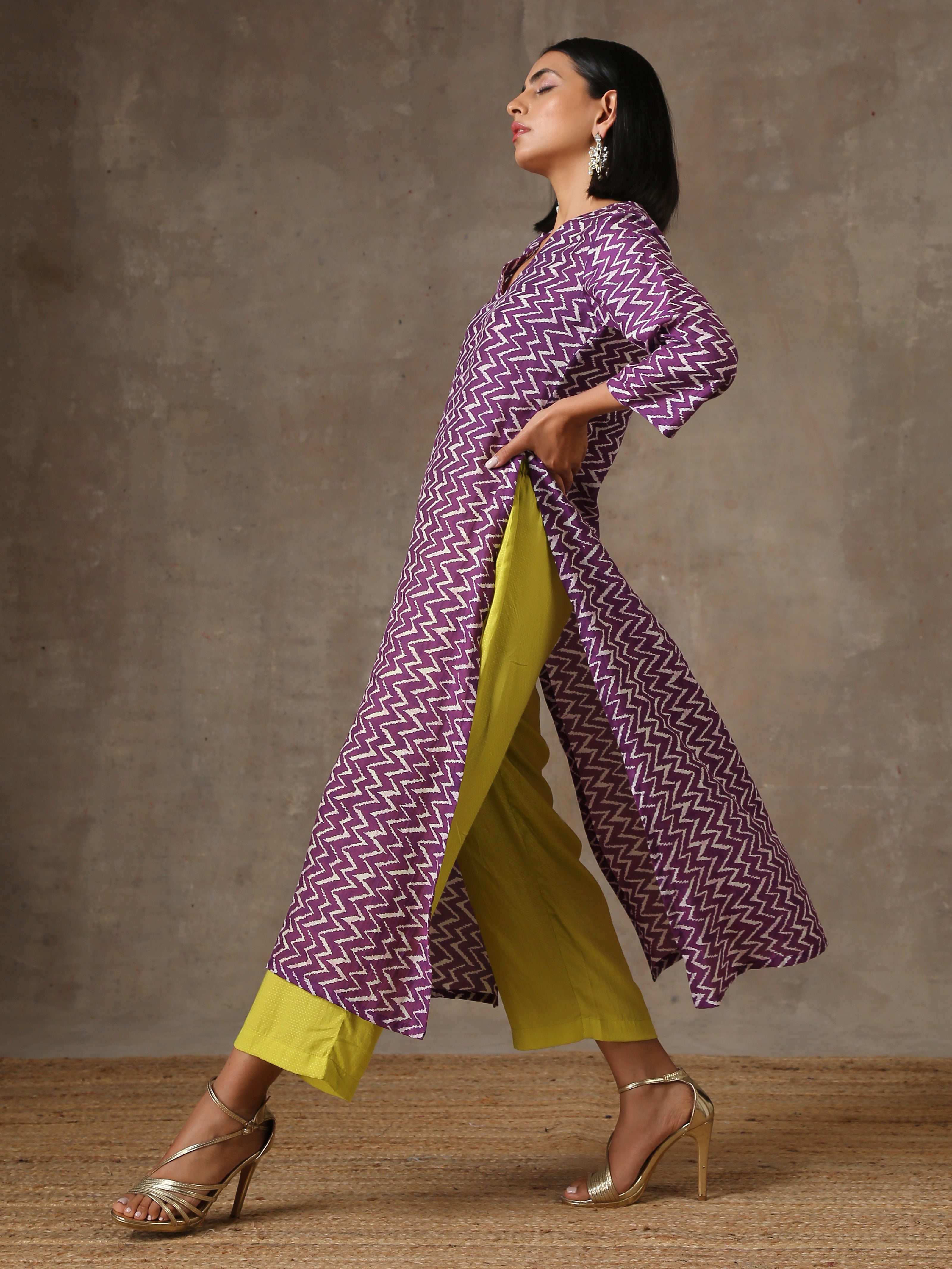 trueBrowns Purple White Lehariya Printed Silk kurta Pant Set