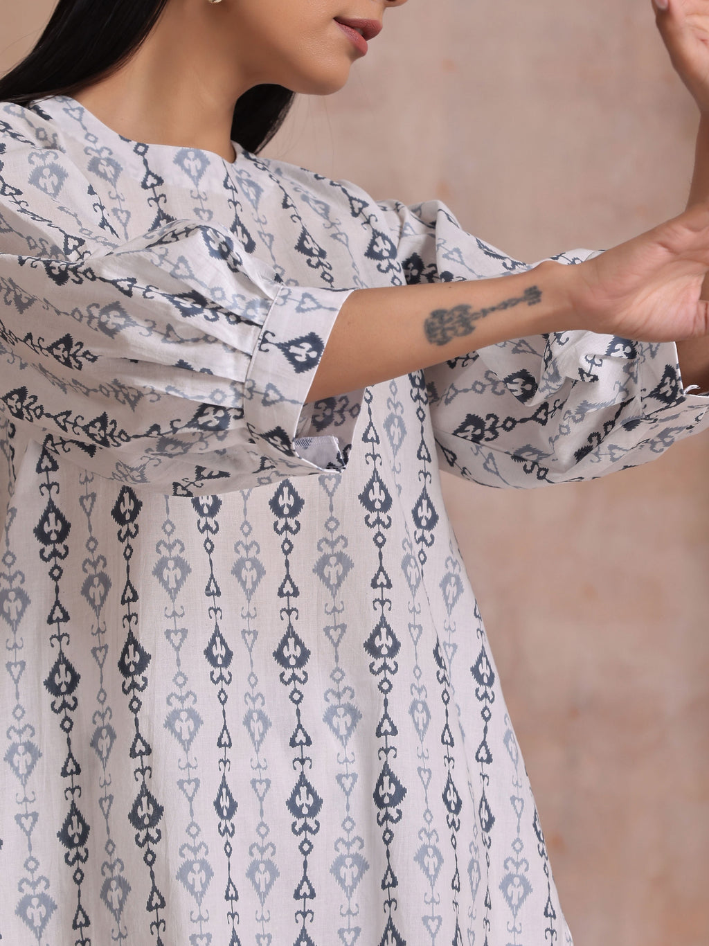 trueBrowns Grey On White Ikat Print Cotton Baggy Sleeve Co-Ord Set