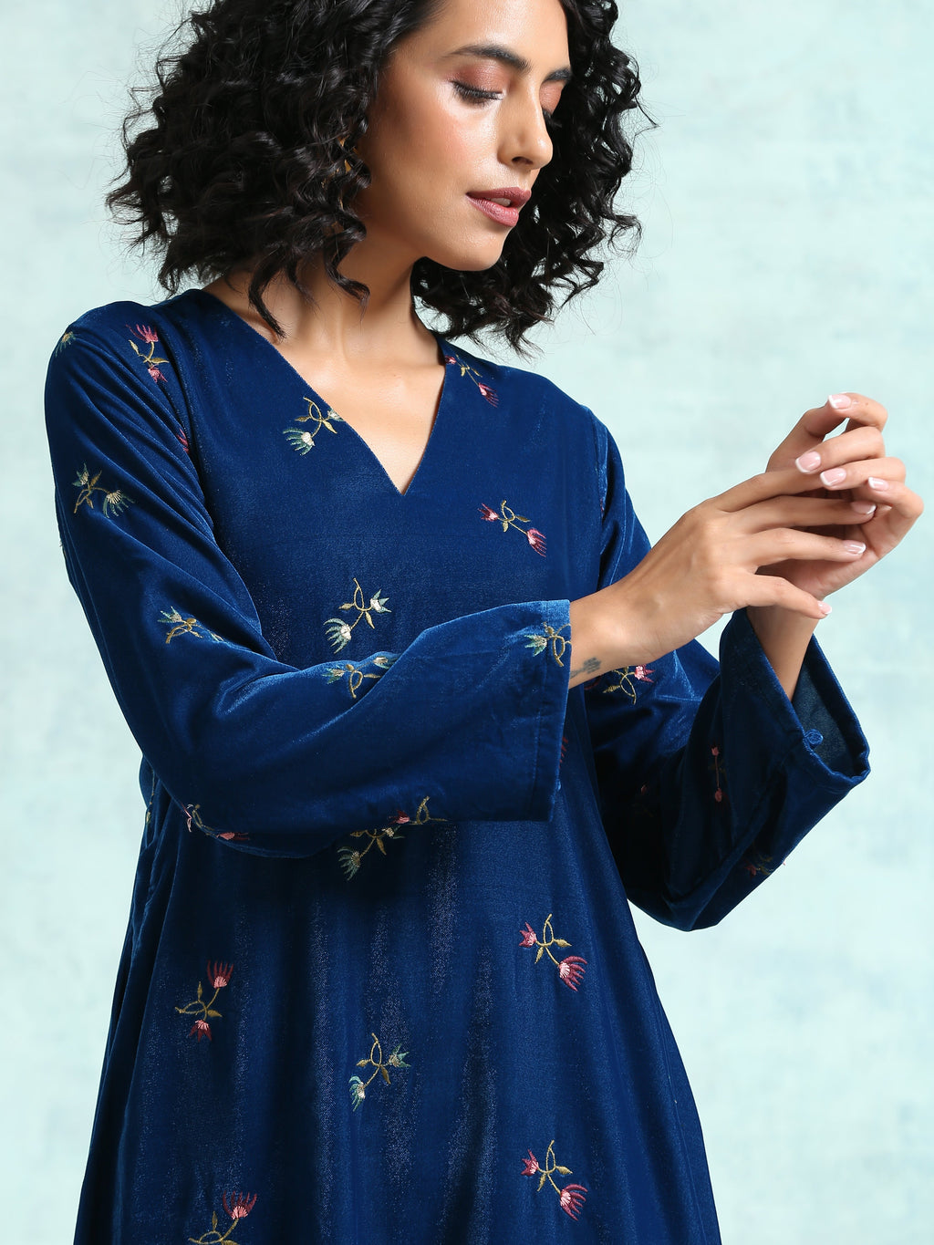 trueBrowns Blue Embroidered Velvet High Slit Kurta
