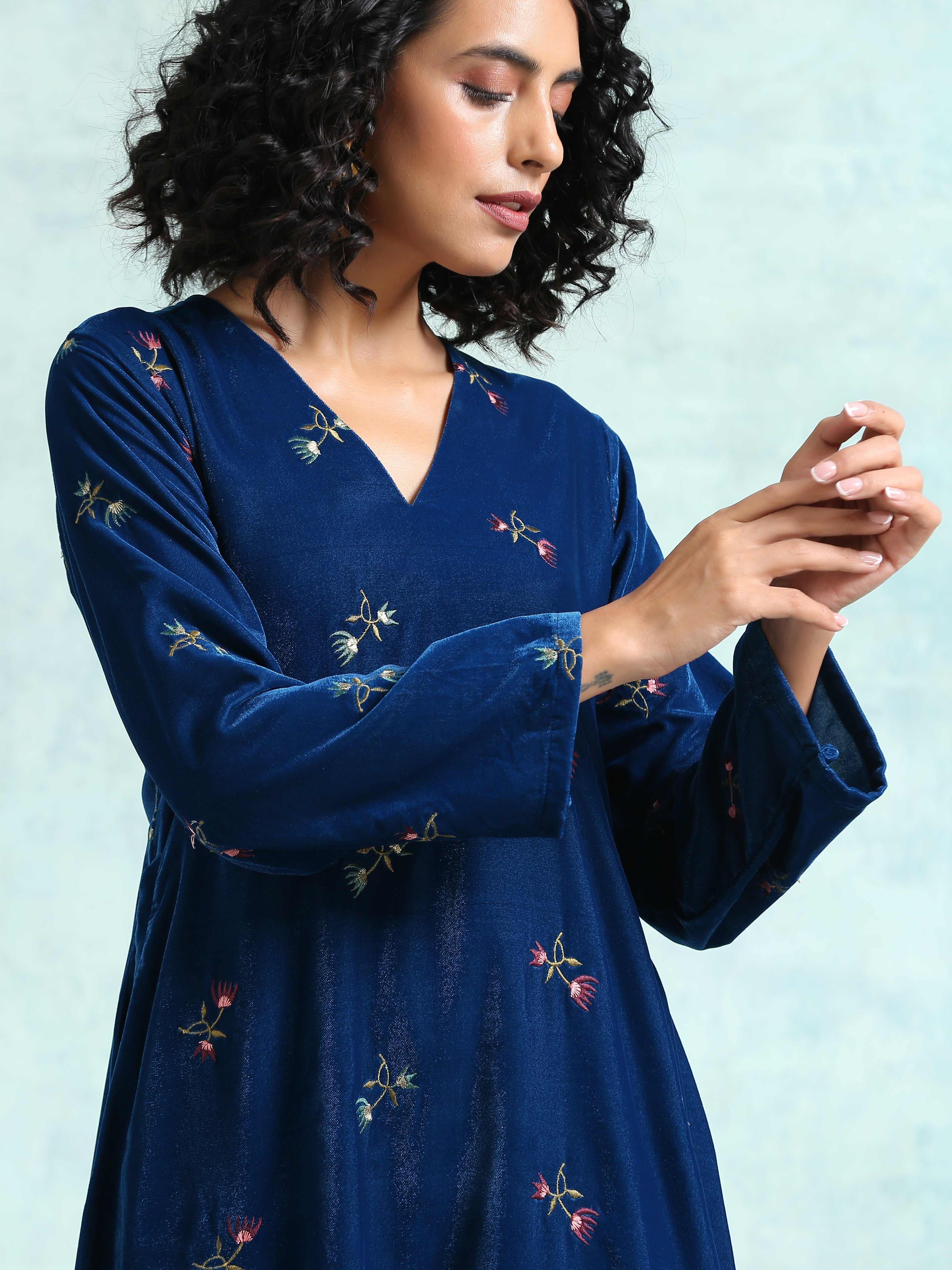 trueBrowns Blue Embroidered Velvet High Slit Kurta