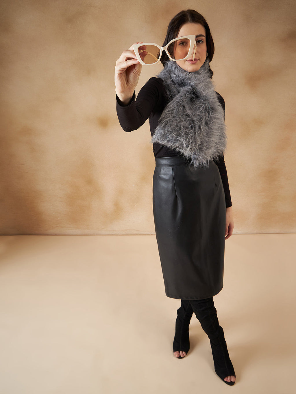 InWeave Women's Light Grey Faux Fur Neck Warmer