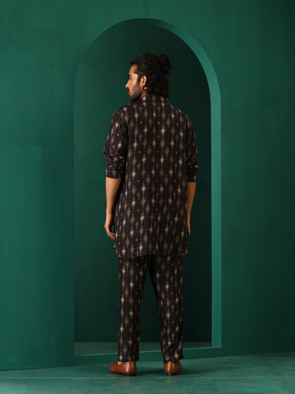 trueBrowns Men's Black Tonal Ikat Muslin Silk Printed Co-ord Set