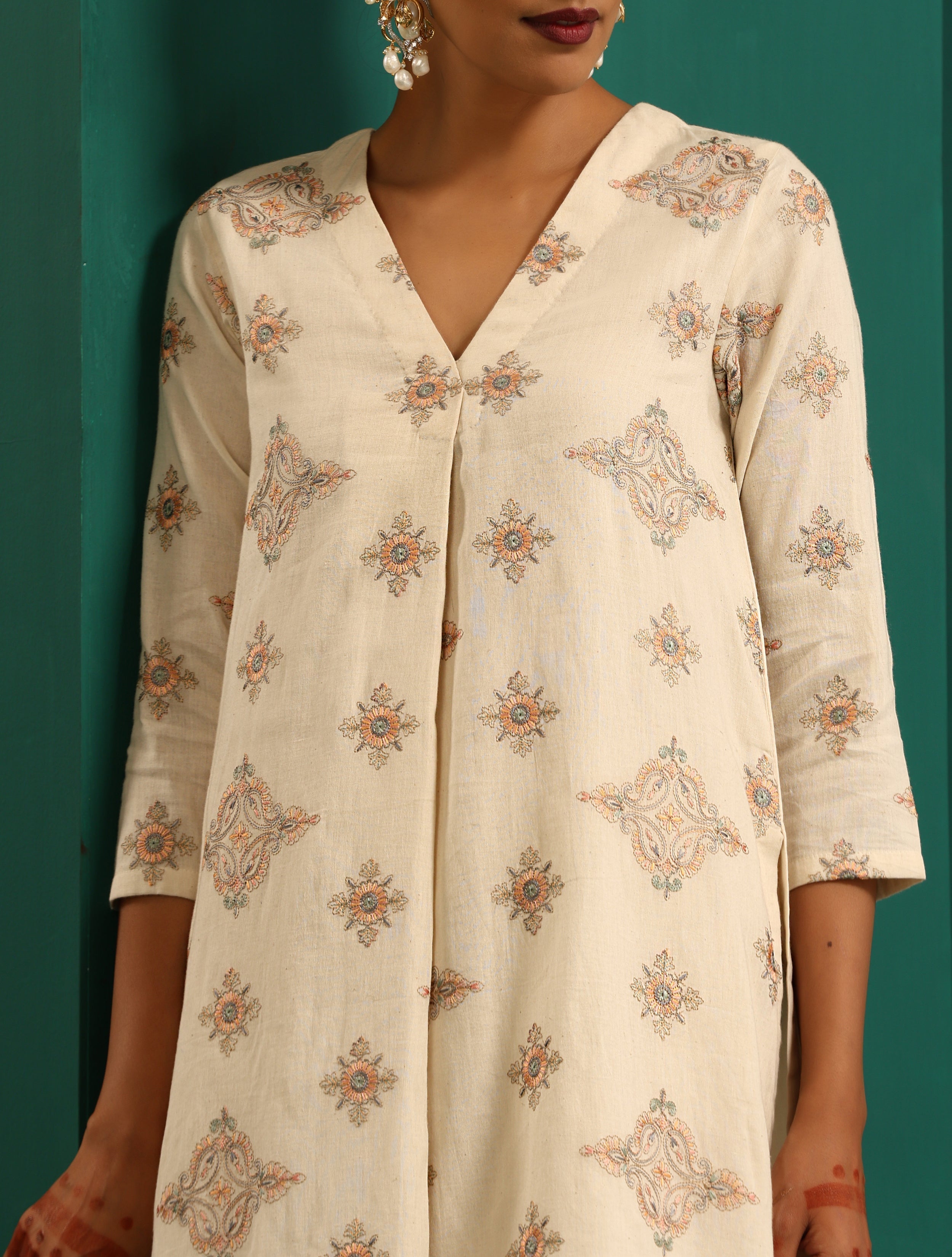 trueBrowns Ivory Peach Cotton Front Pleat Kurta Pant Set