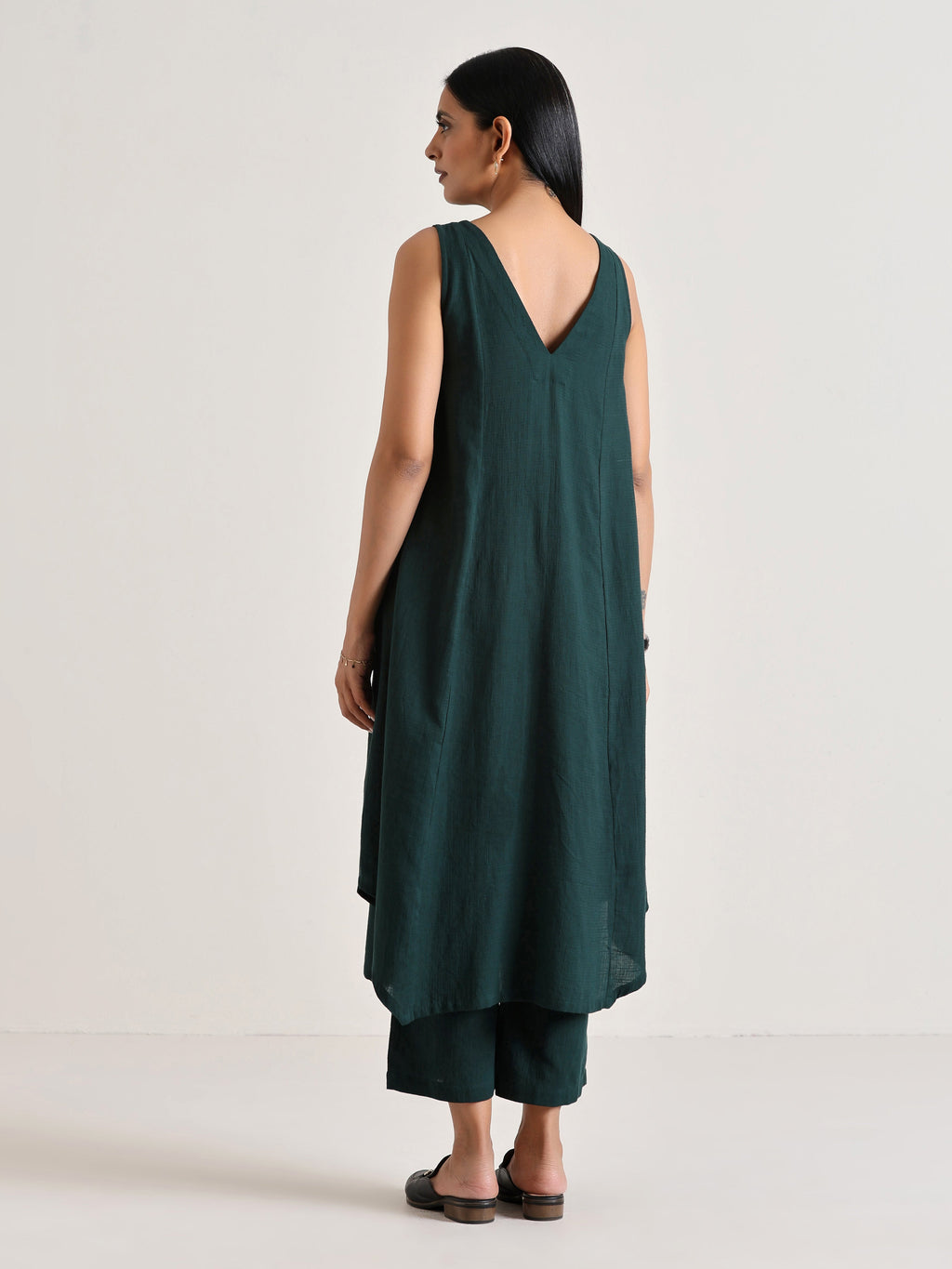 trueBrowns Dark Green Sleeveless Flared Kurta Pant Set