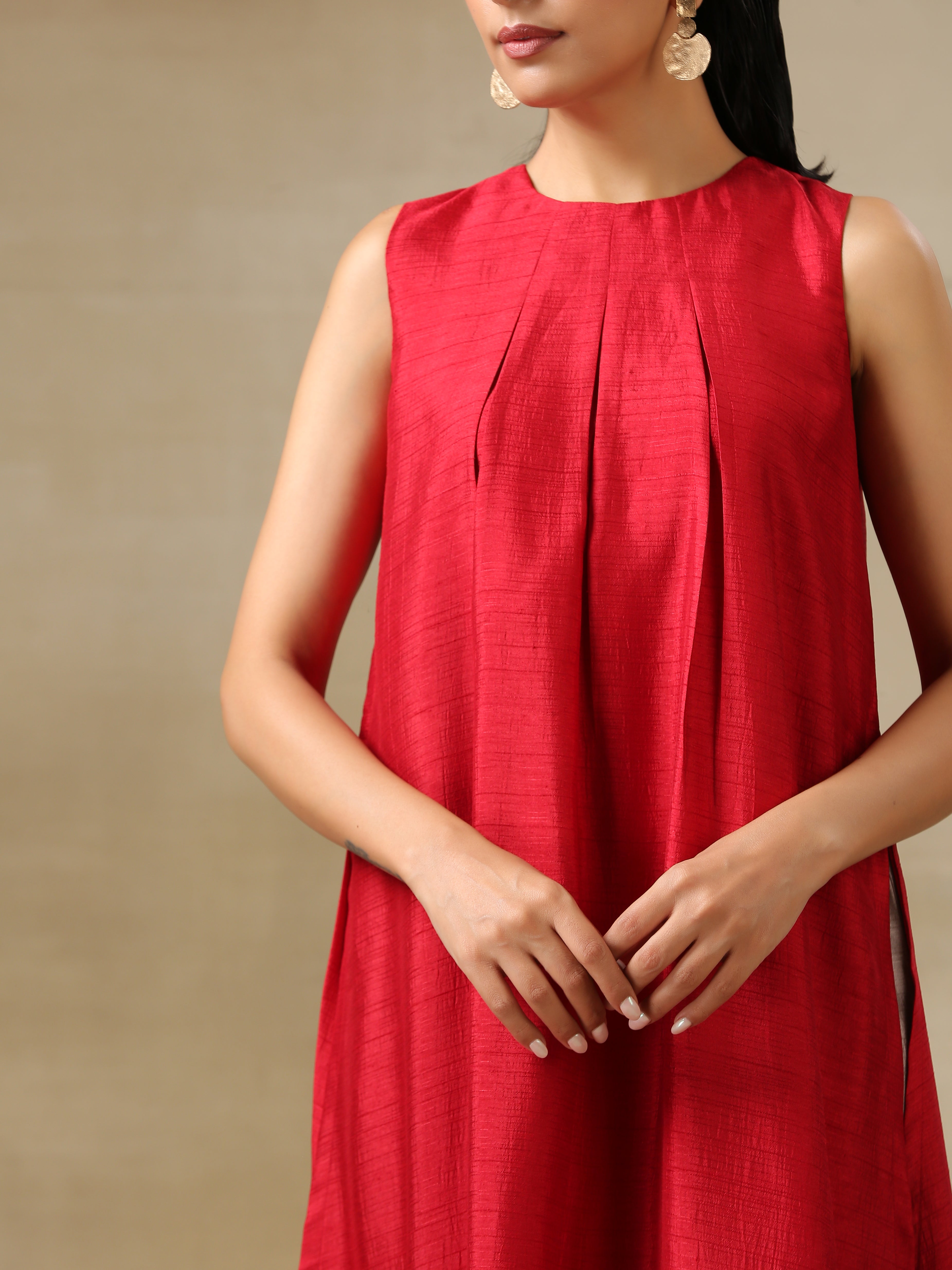 trueBrowns Maroon Textured Silk Sleeveless Kurta Pant Set