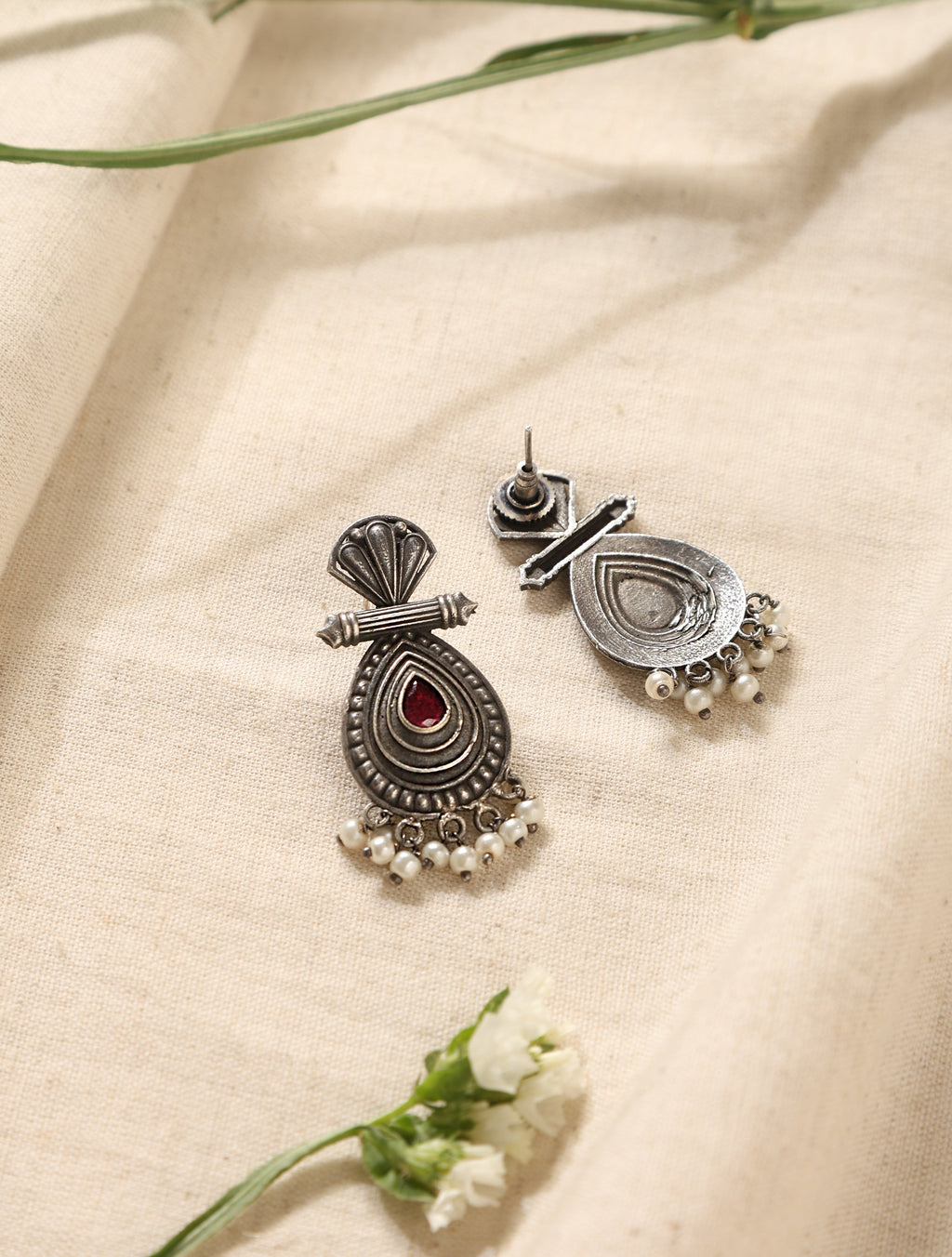 trueBrowns Silver Pearl Bead Earrings