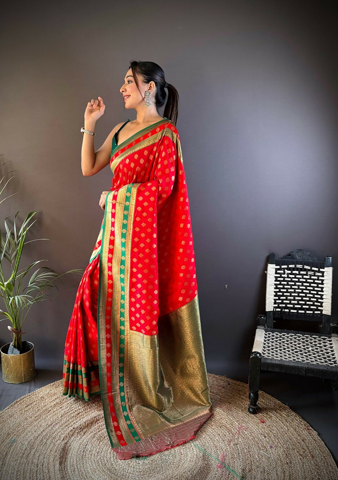 Joban Fashion Green Butti Banarasi Silk Sarees