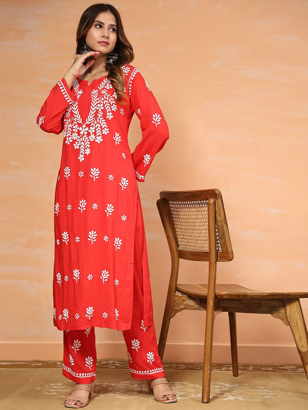 HOUSE OF KARI Floral Embroidered Chikankari Pure Cotton Straight Kurta With Trousers