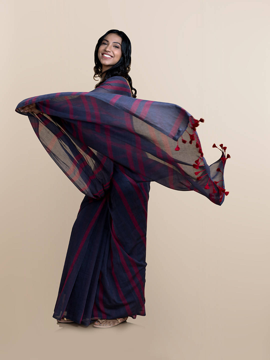 Suta Women Navy Blue Pure Cotton Handloom Saree