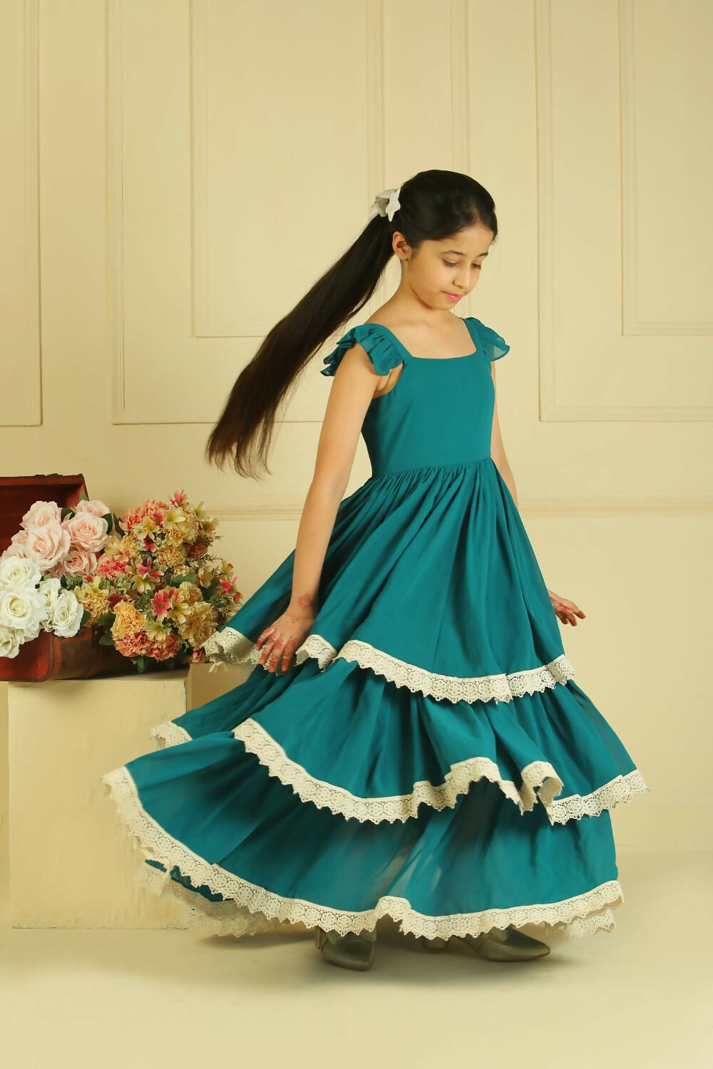 LH Luxury Fashion Fairytale Girls Layered Dress – Elegant Off-Shoulder Dress for Girls