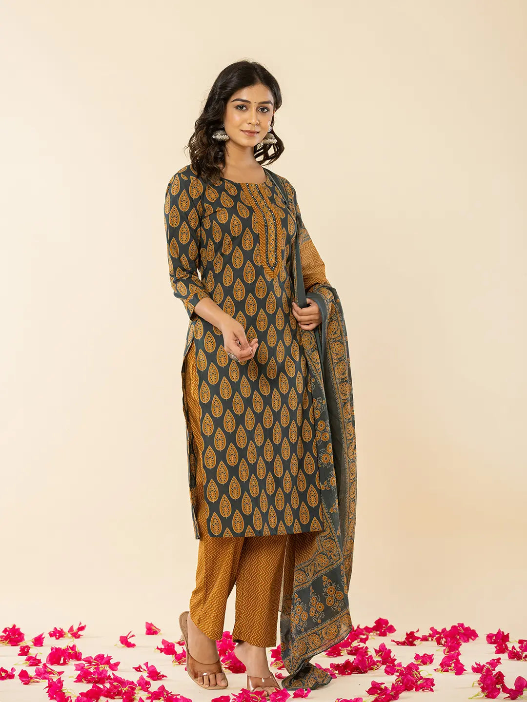 Yufta Military Green Cotton Straight Kurta Dupatta Pant Set