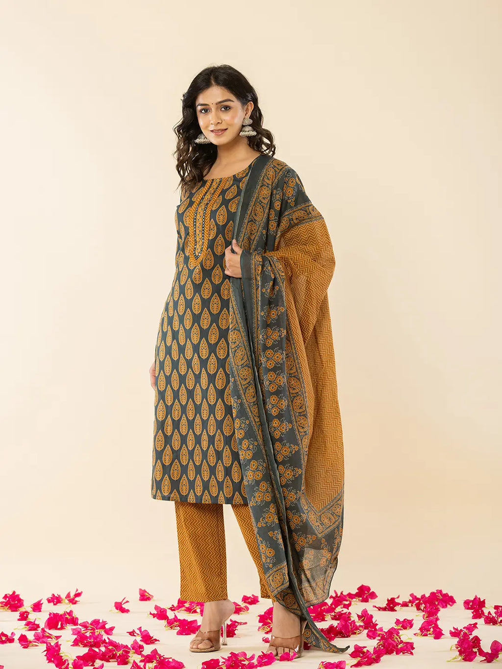 Yufta Military Green Cotton Straight Kurta Dupatta Pant Set