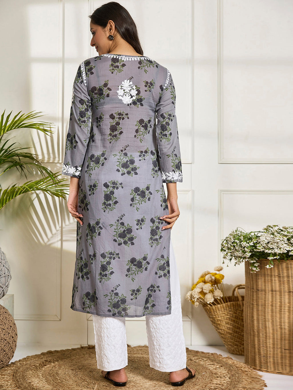 HOUSE OF KARI Floral Embroidered Chikankari Cotton Straight Kurta