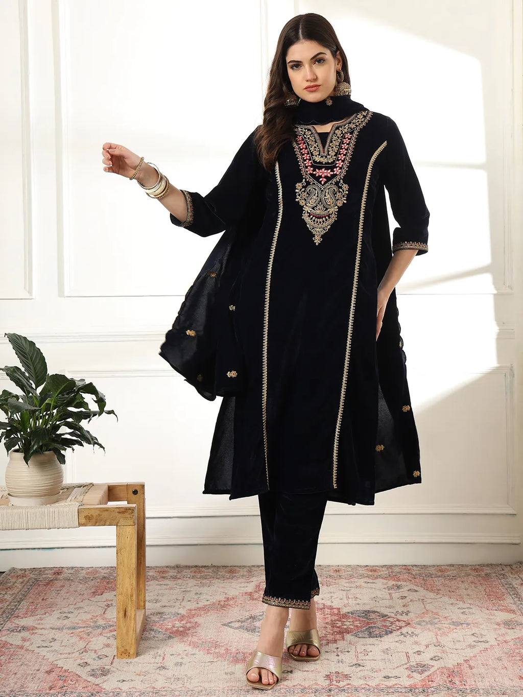 Yufta Velvet Black Kurta Dupatta Set With Embroidery
