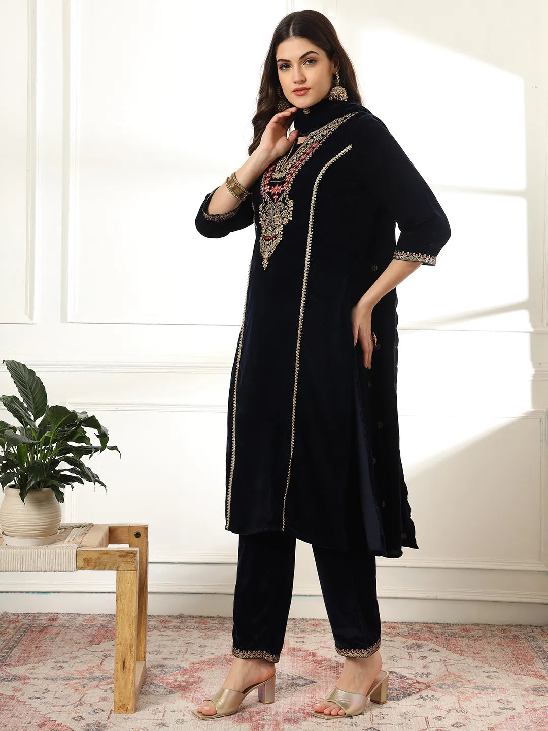 Yufta Velvet Black Kurta Dupatta Set With Embroidery