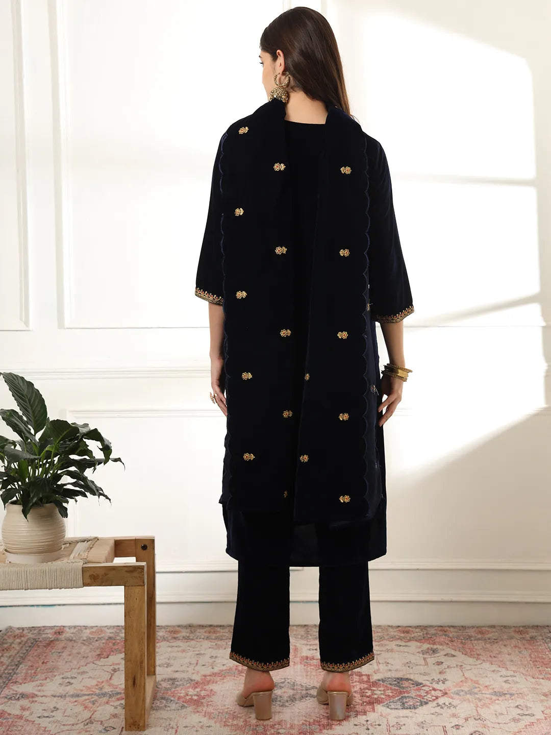 Yufta Velvet Black Kurta Dupatta Set With Embroidery