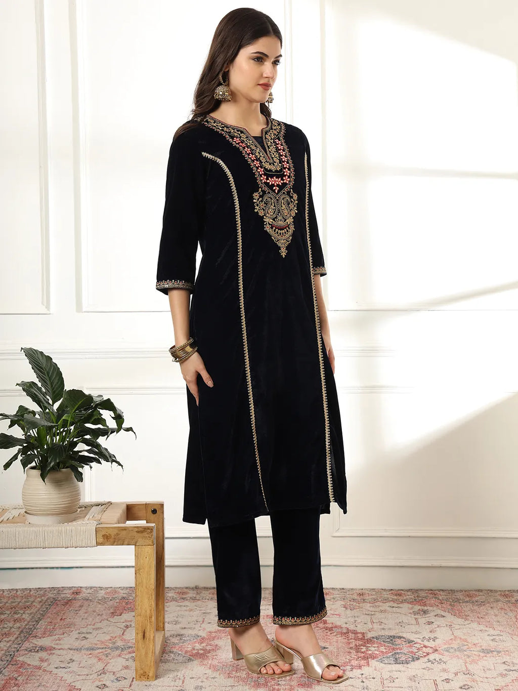 Yufta Velvet Black Kurta Dupatta Set With Embroidery