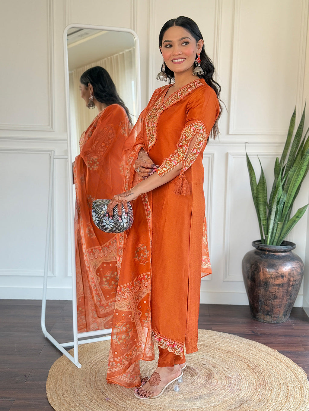 The52 Beautiful Women's Thread work Viscose Fabric Straight Kurta, Pant and Dupatta Set