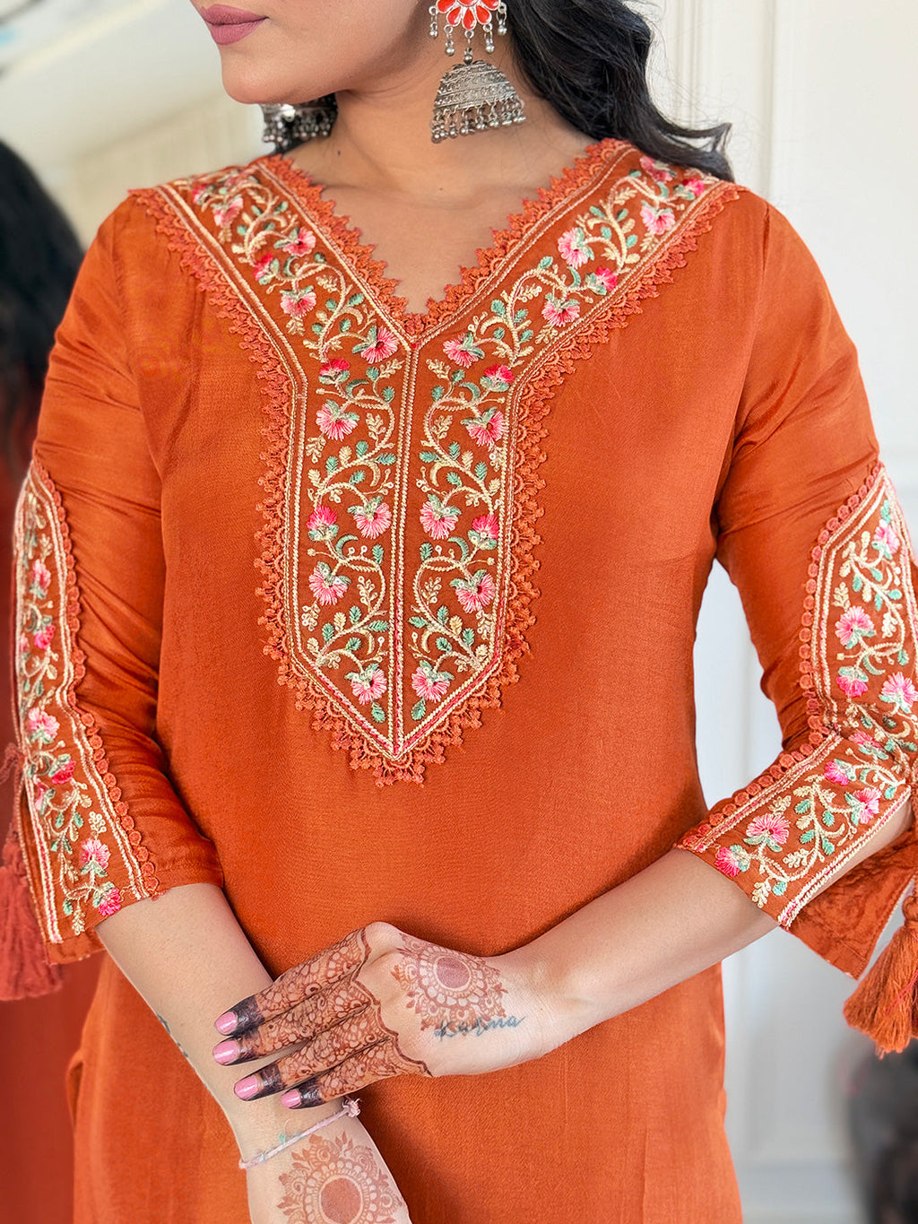 The52 Beautiful Women's Thread work Viscose Fabric Straight Kurta, Pant and Dupatta Set