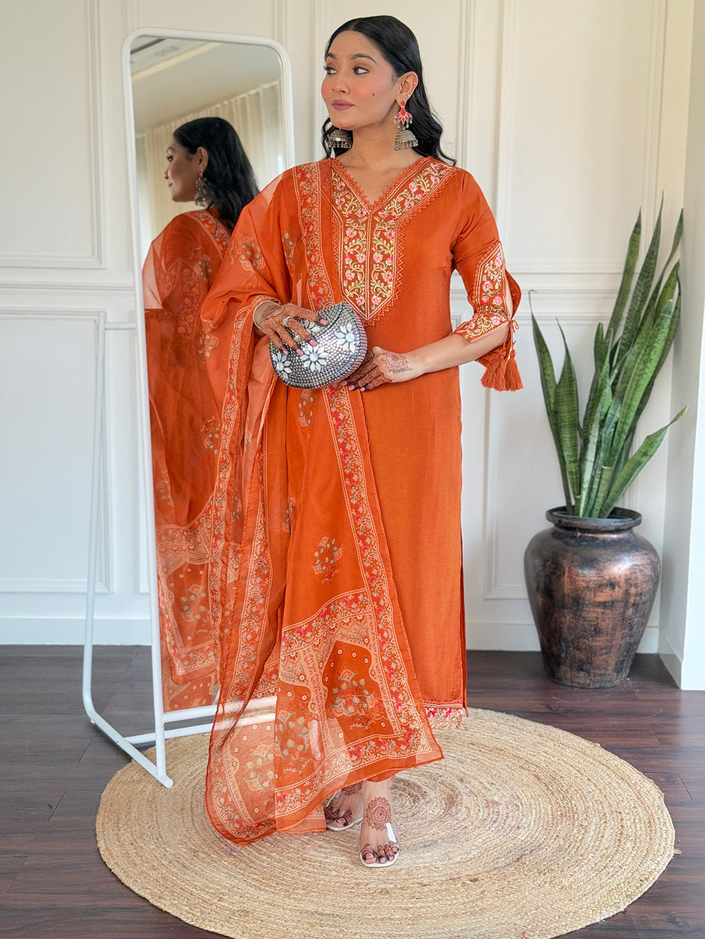 The52 Beautiful Women's Thread work Viscose Fabric Straight Kurta, Pant and Dupatta Set