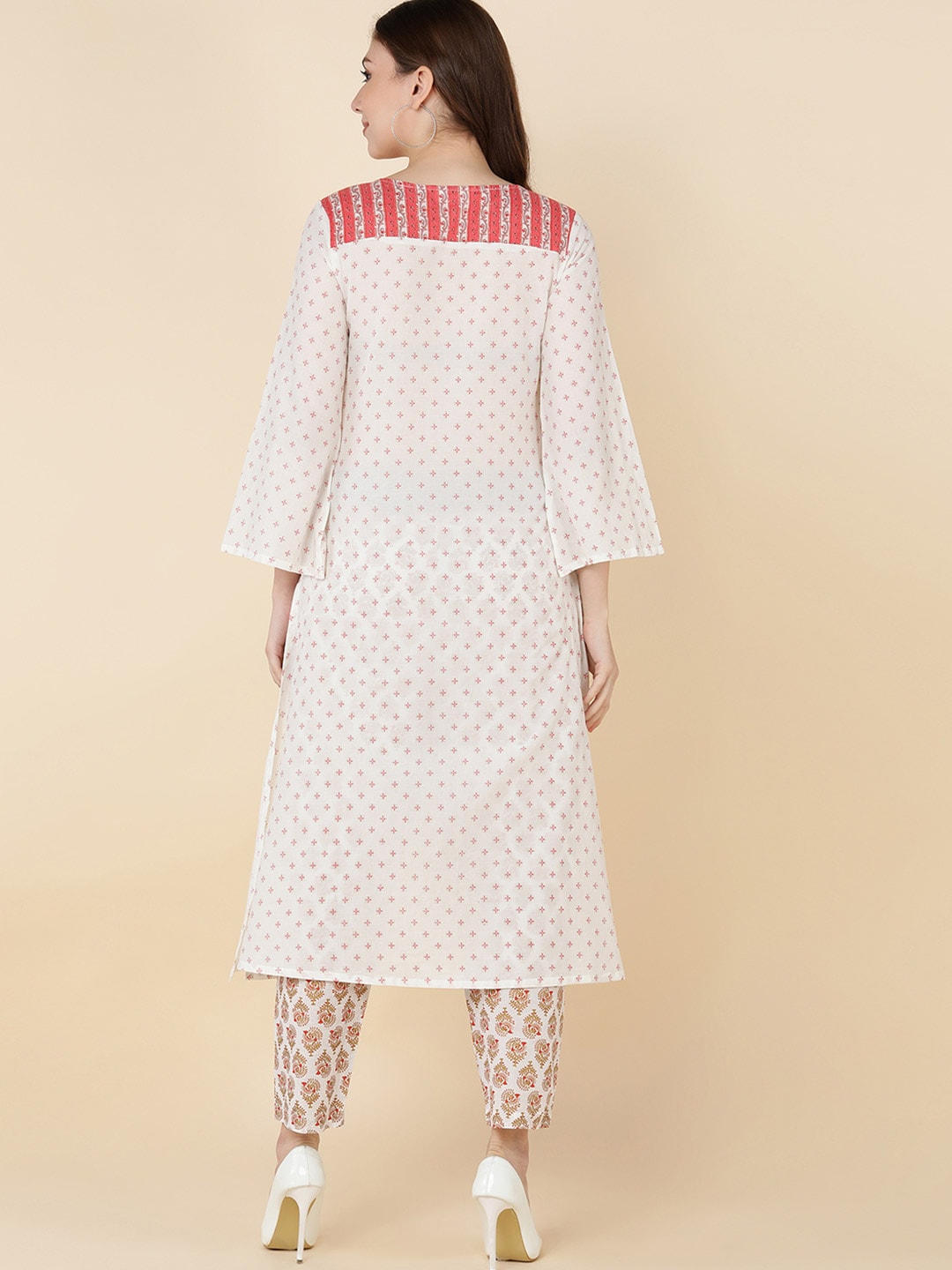 HERE&NOW Women White Floral Printed Pleated Pure Cotton Kurta with Trousers