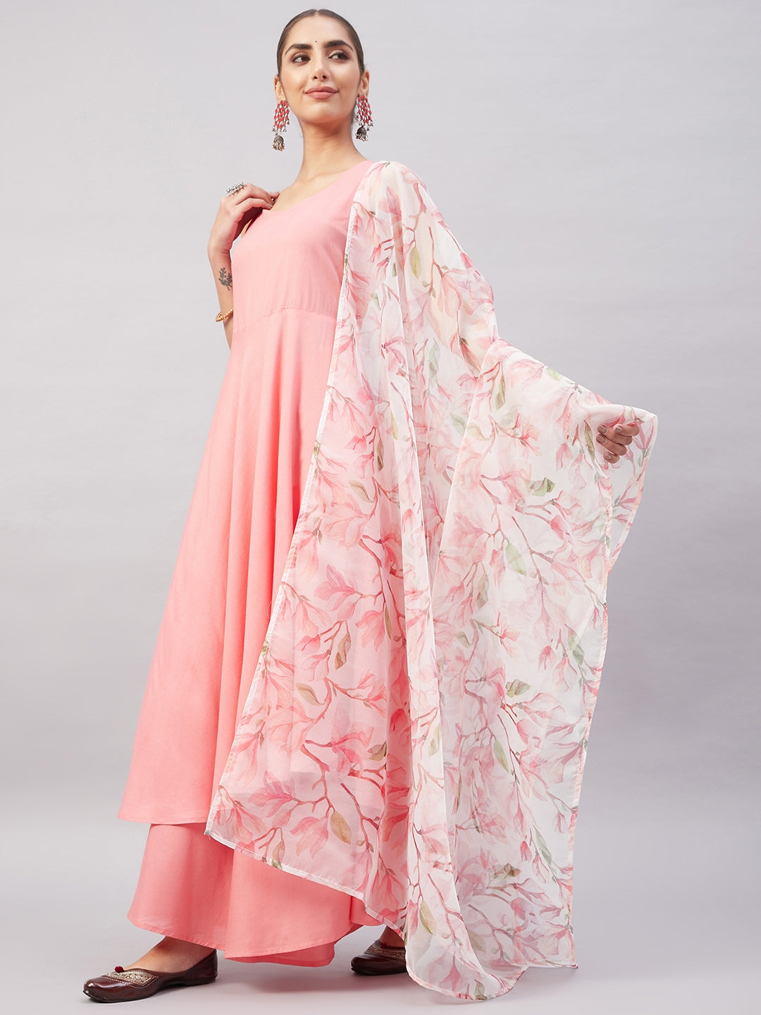InWeave Women's Light Pink Sleeveless Kurta Set W White Peach Organza Dupatta