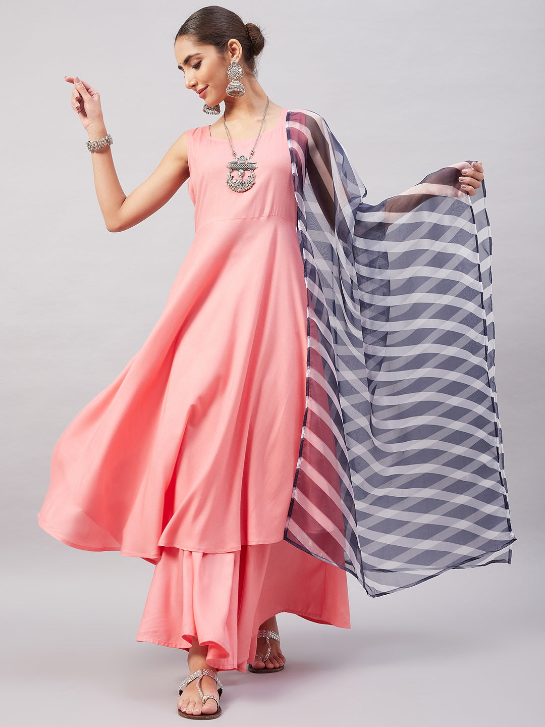 InWeave Women's Light Pink Sleeveless Kurta Set W Navy Leh Organza Dupatta