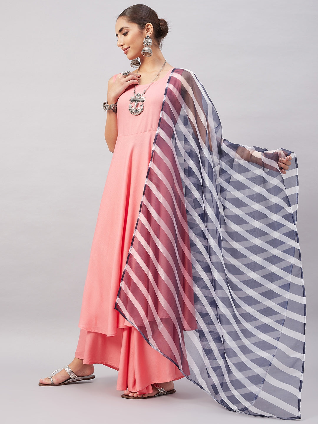 InWeave Women's Light Pink Sleeveless Kurta Set W Navy Leh Organza Dupatta