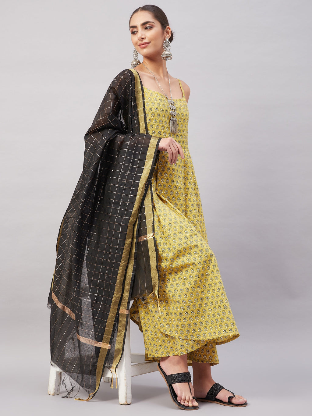 InWeave Women's Yelllow Floarl Print Strappy Set W Black Gold Check Dupatta