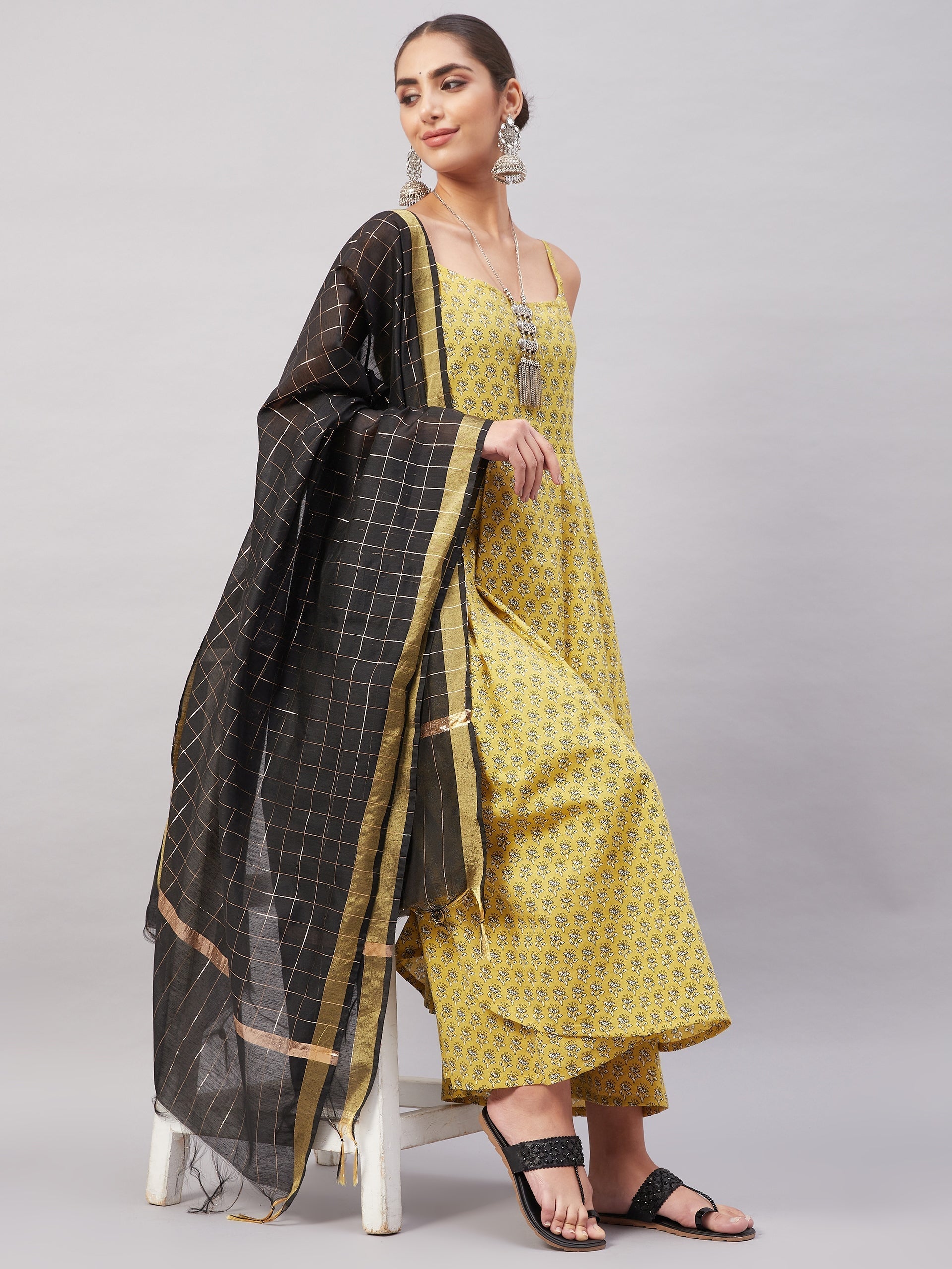 InWeave Women's Yelllow Floarl Print Strappy Set W Black Gold Check Dupatta