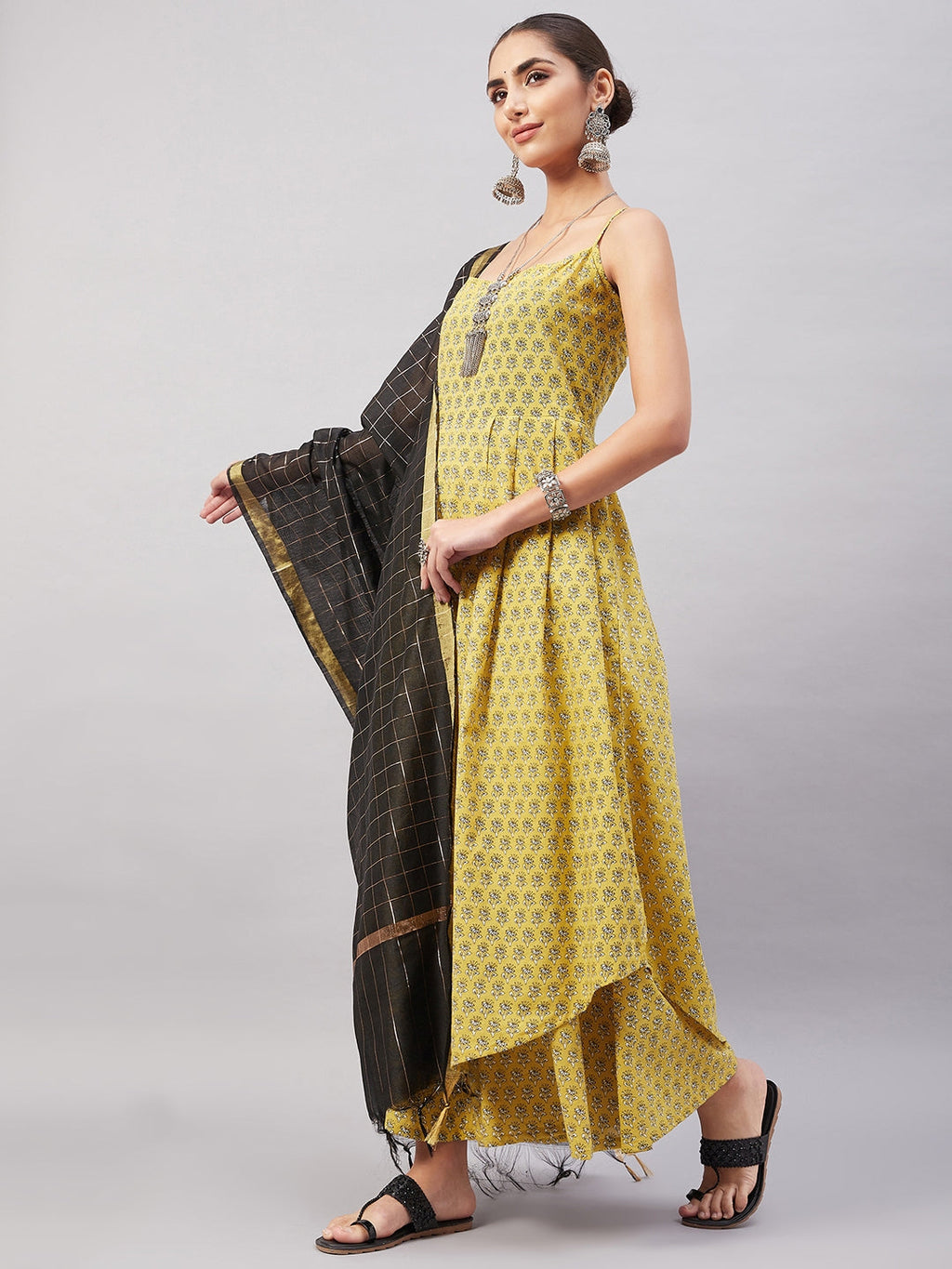 InWeave Women's Yelllow Floarl Print Strappy Set W Black Gold Check Dupatta
