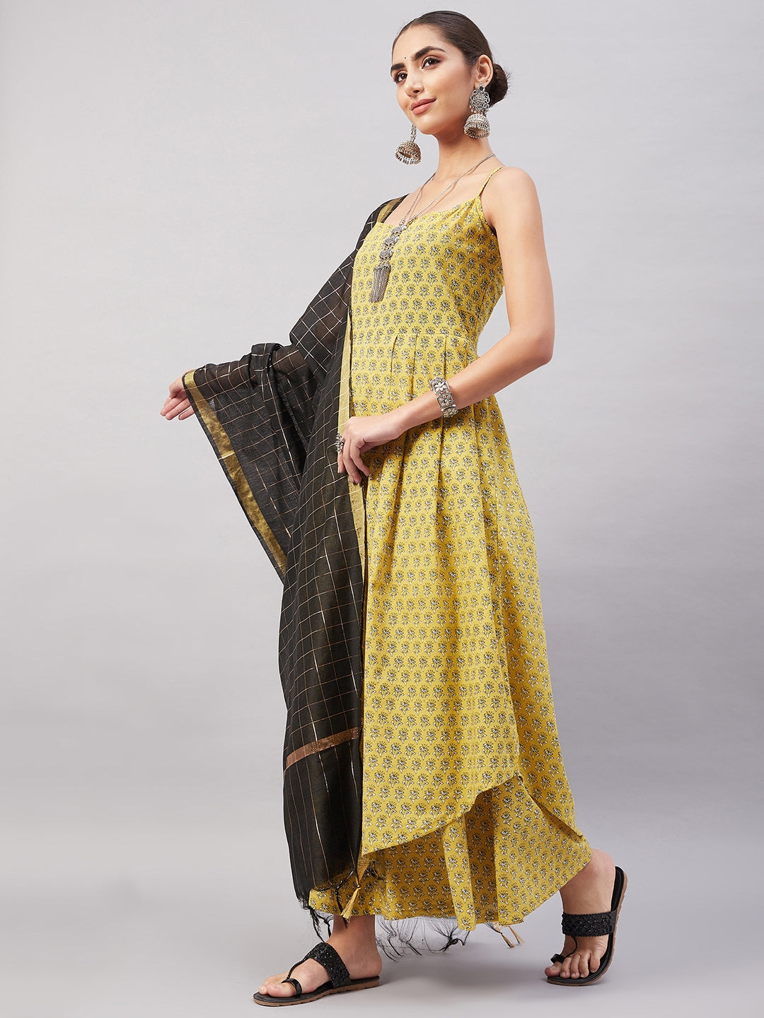 InWeave Women's Yelllow Floarl Print Strappy Set W Black Gold Check Dupatta
