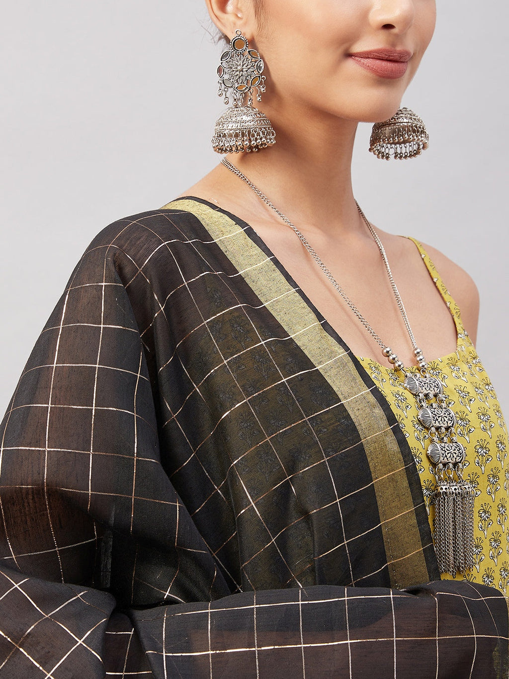 InWeave Women's Yelllow Floarl Print Strappy Set W Black Gold Check Dupatta