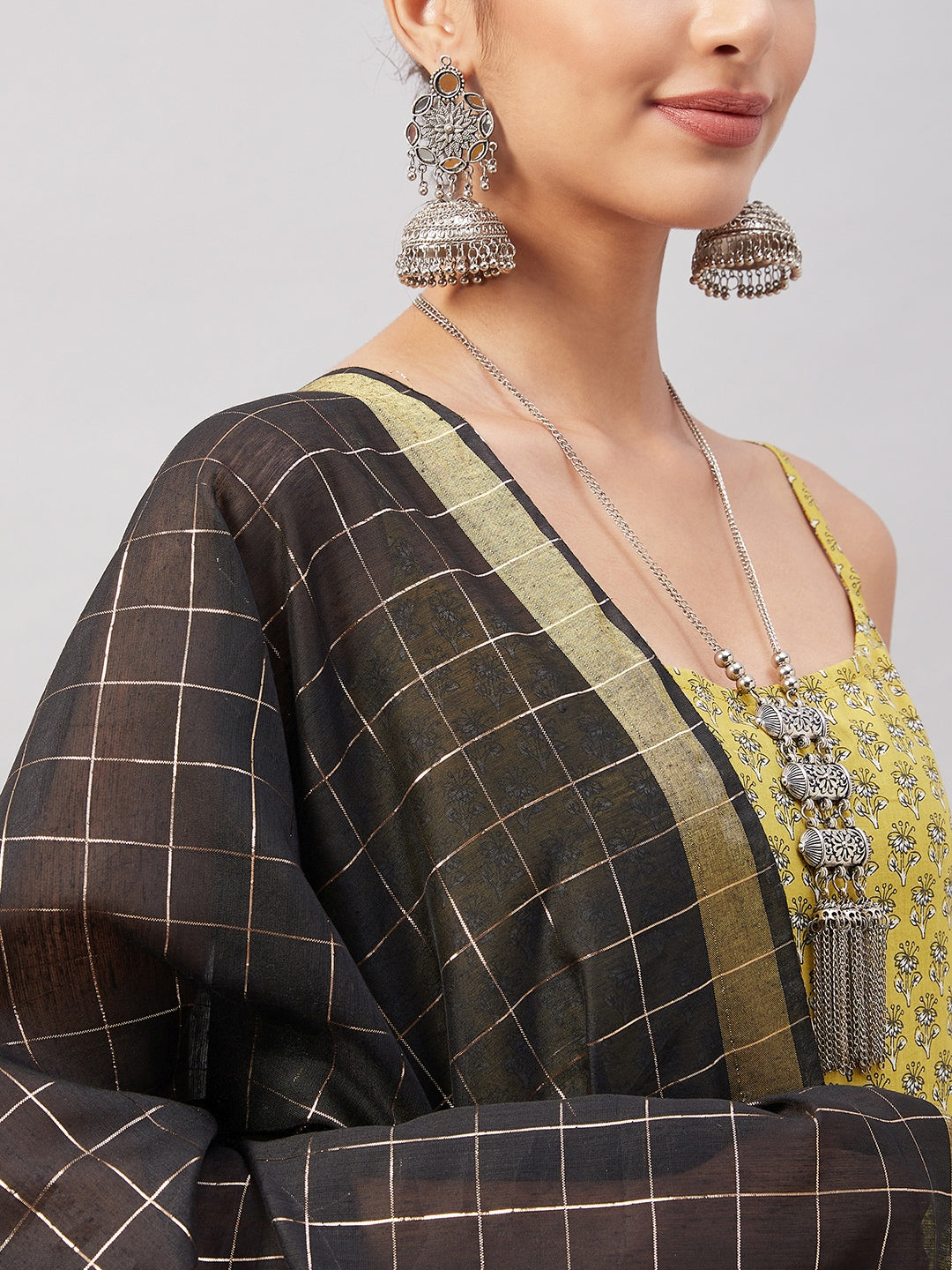 InWeave Women's Yelllow Floarl Print Strappy Set W Black Gold Check Dupatta