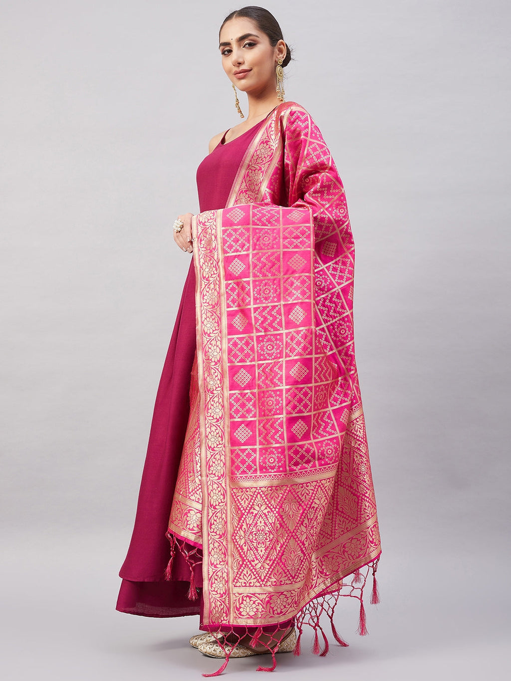 InWeave Women's Wine Solid Strappy Set With Pink Brocade Dupatta