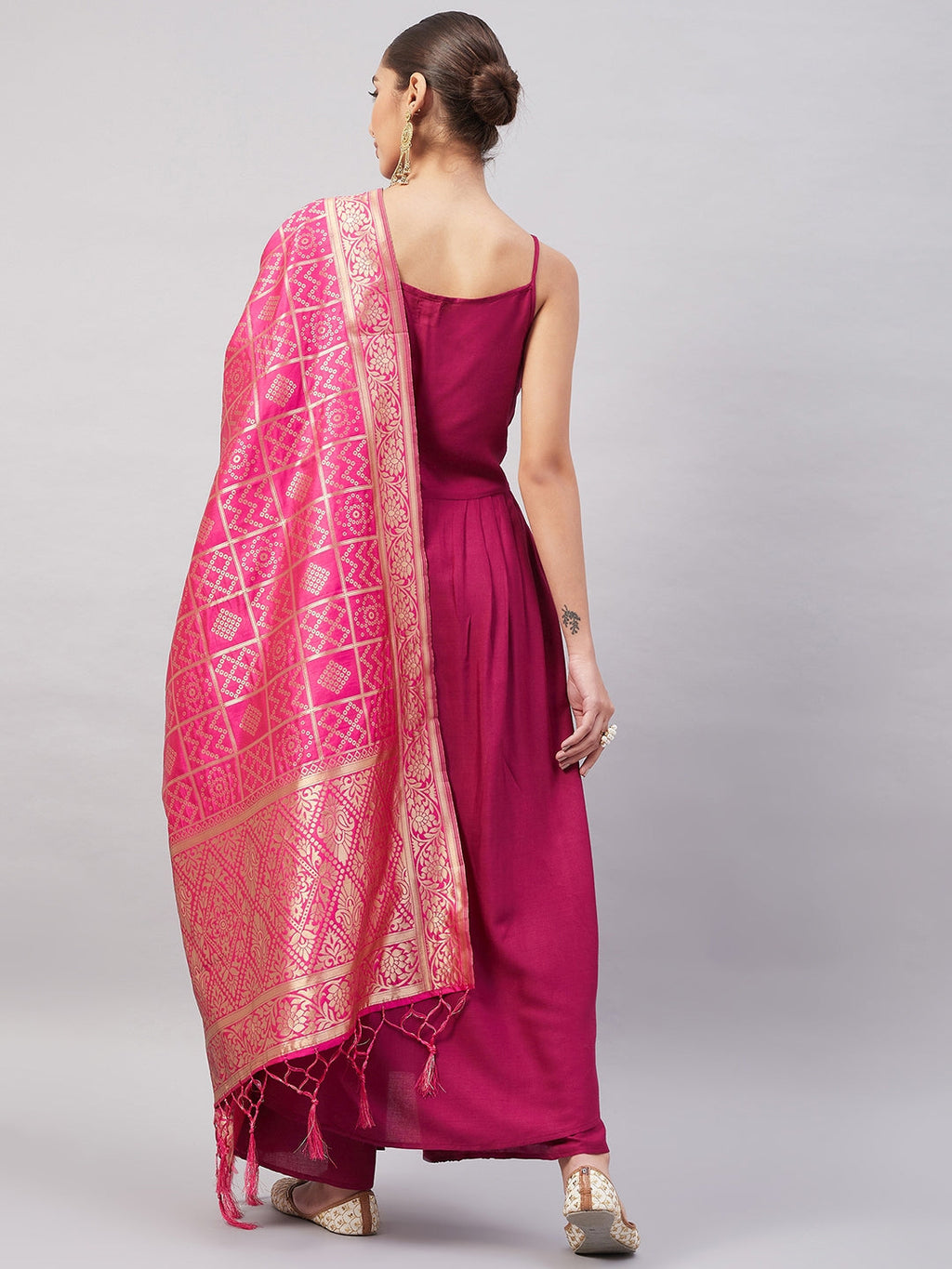 InWeave Women's Wine Solid Strappy Set With Pink Brocade Dupatta