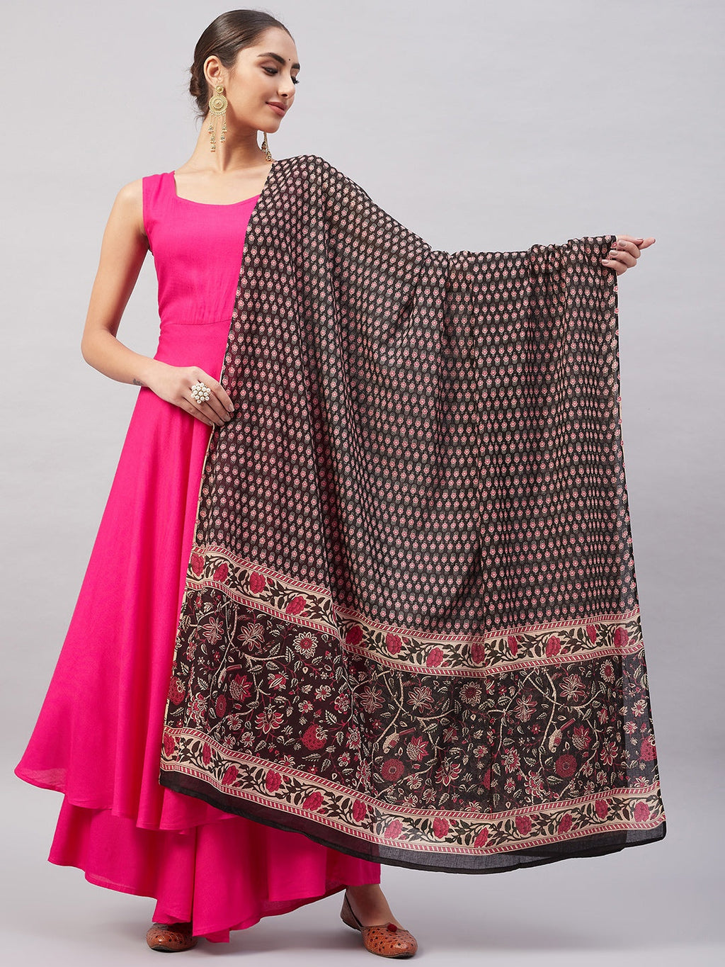 InWeave Women's Fuchsia Sleeveless Kurta Set W Black Pink Ethnic Dupatta