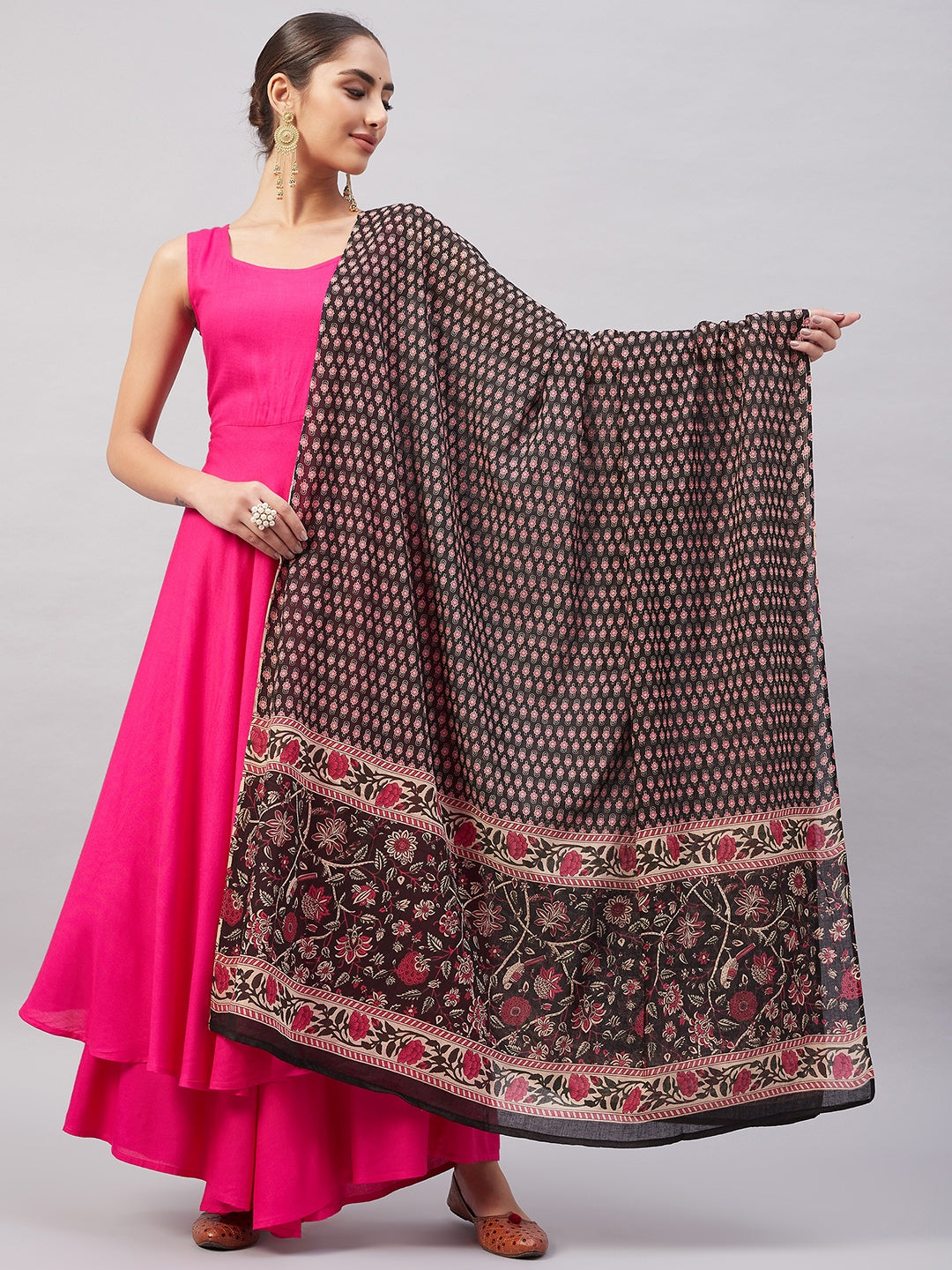 InWeave Women's Fuchsia Sleeveless Kurta Set W Black Pink Ethnic Dupatta