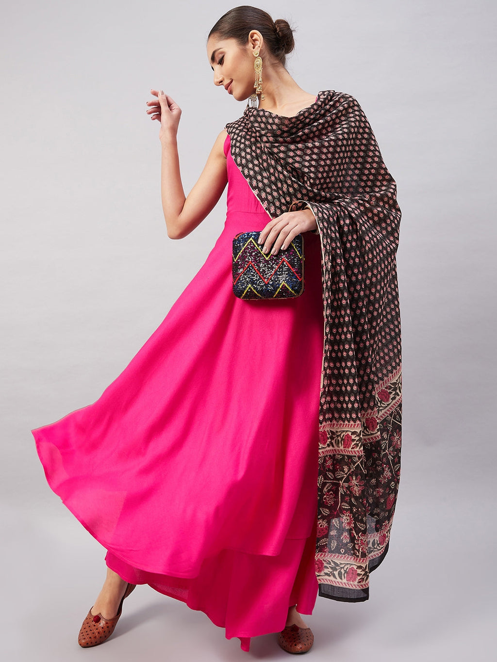 InWeave Women's Fuchsia Sleeveless Kurta Set W Black Pink Ethnic Dupatta