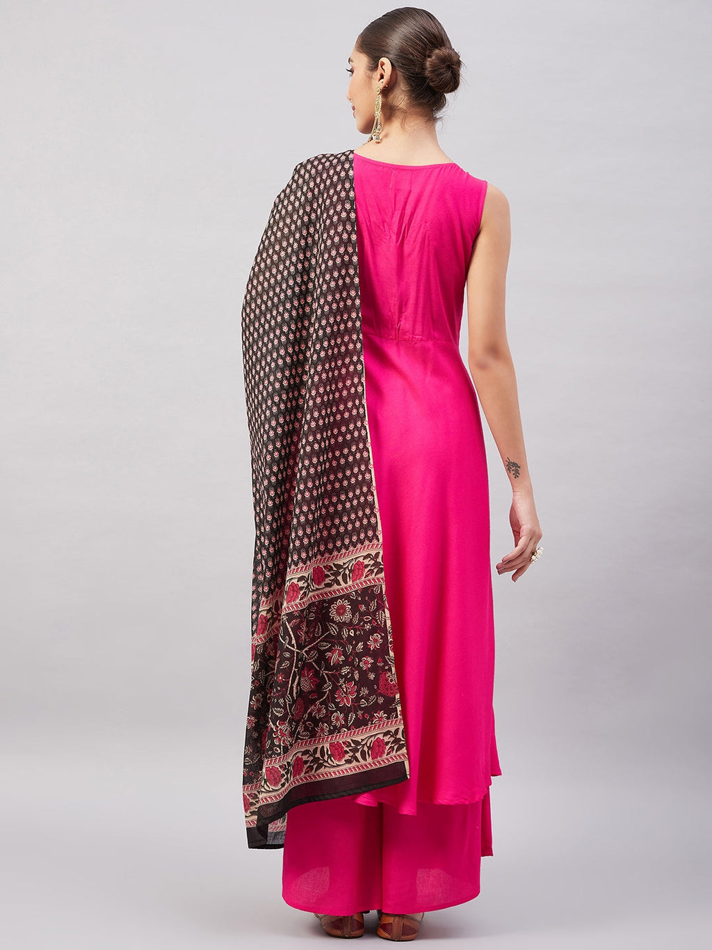 InWeave Women's Fuchsia Sleeveless Kurta Set W Black Pink Ethnic Dupatta