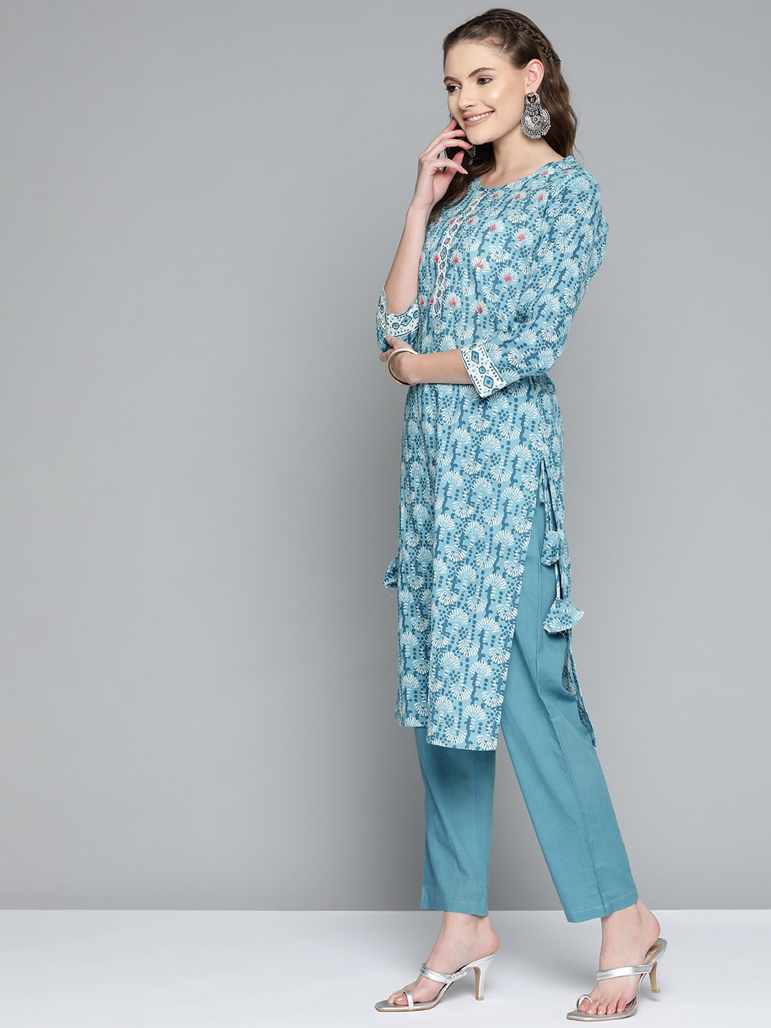 HERE&NOW Women Blue Floral Printed Thread Work Pure Cotton Kurta with Trousers & With Dupatta
