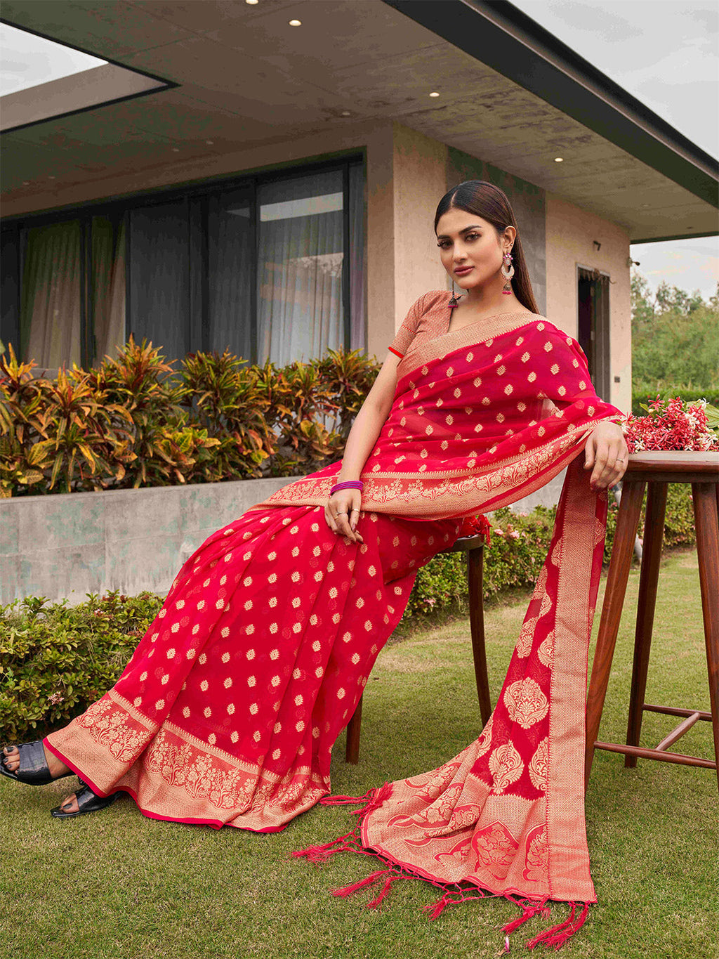 Tikhi Imli Pink Ethnic Motifs Woven Design Zari Saree